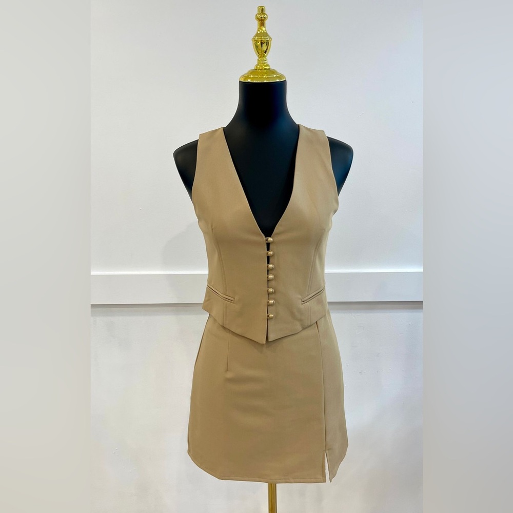 (RN170785-LTCML) SOLID BUTTON-UP VEST AND MINI SKIRT SET - Picture 3 of 6